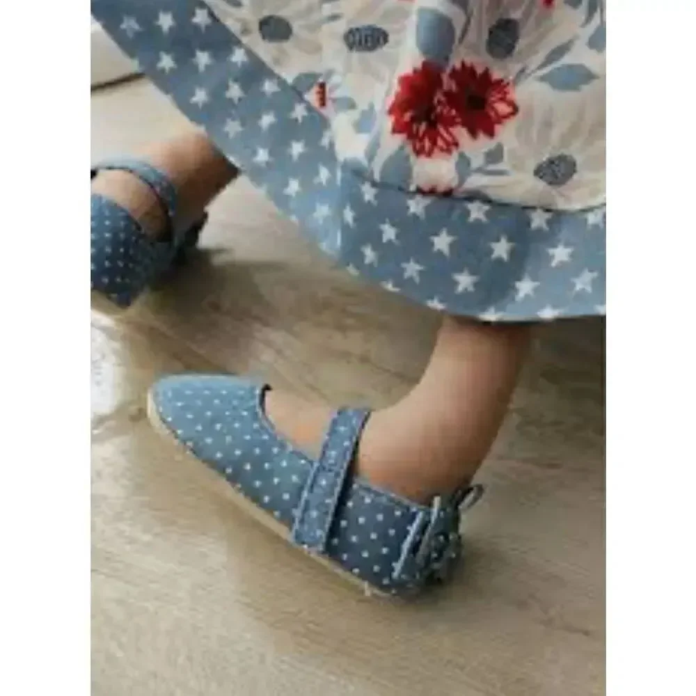 CARTER’S SIZE 9-12M Chambray Mary Jane Crib Shoes - Baby Girl